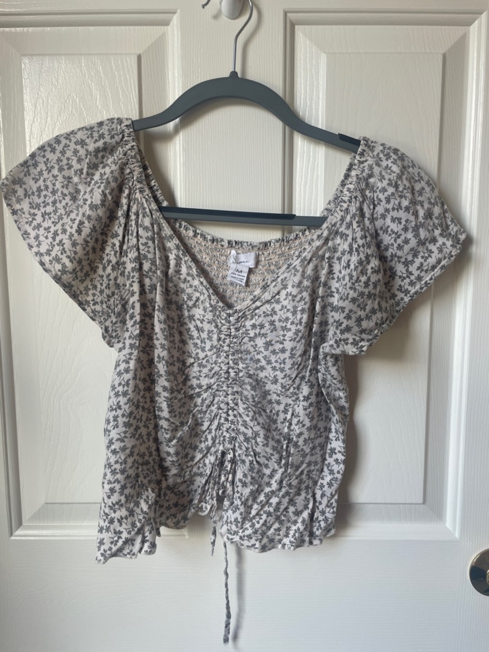 Floral Ruched V-Neck Blouse in Cream and Gray